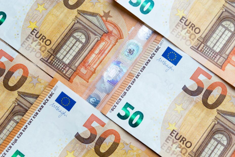 Several 50 Euro banknotes